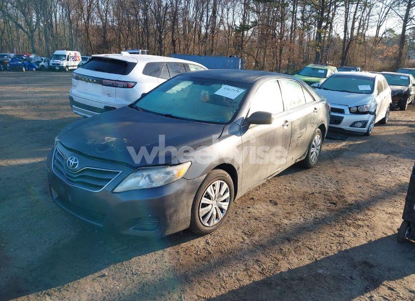 Photo 2 of 2011 Toyota Camry SE/LE/XLE (VIN 4T1BF3EK8BU607435)