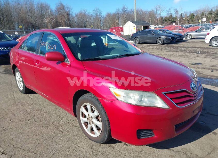 2011 Toyota Camry LE (VIN 4T1BF3EK8BU631489) main photo