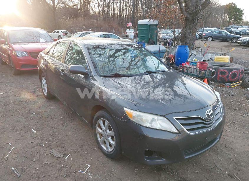2011 Toyota Camry LE (VIN 4T1BF3EK8BU633811) main photo