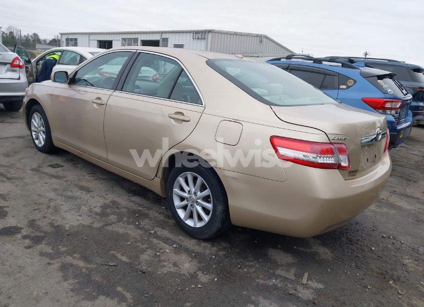 Photo 3 of 2011 Toyota Camry XLE (VIN 4T1BF3EK8BU634781)