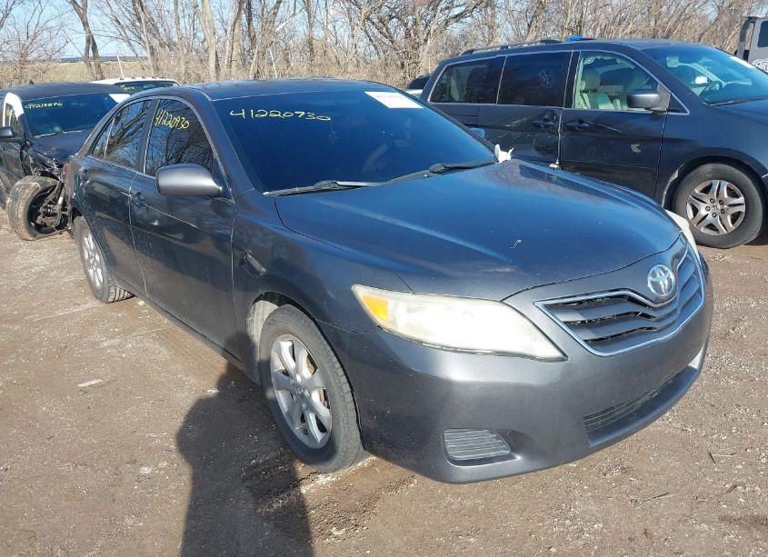2011 Toyota Camry LE (VIN 4T1BF3EK8BU682829) main photo