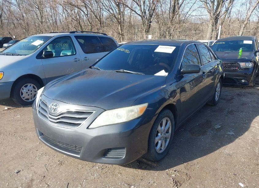Photo 2 of 2011 Toyota Camry LE (VIN 4T1BF3EK8BU682829)