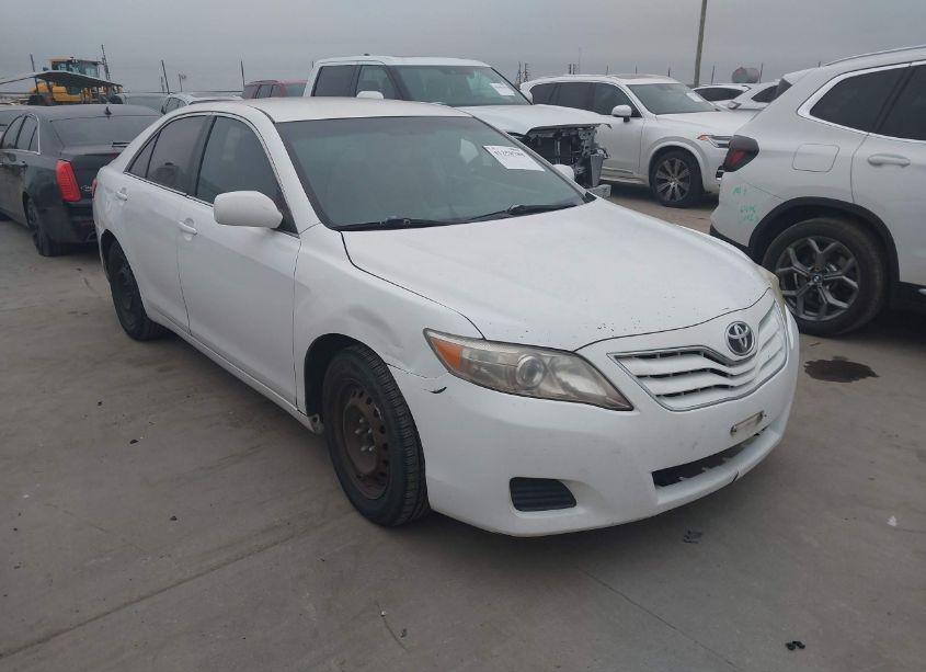 2011 Toyota Camry LE (VIN 4T1BF3EK8BU684127) main photo