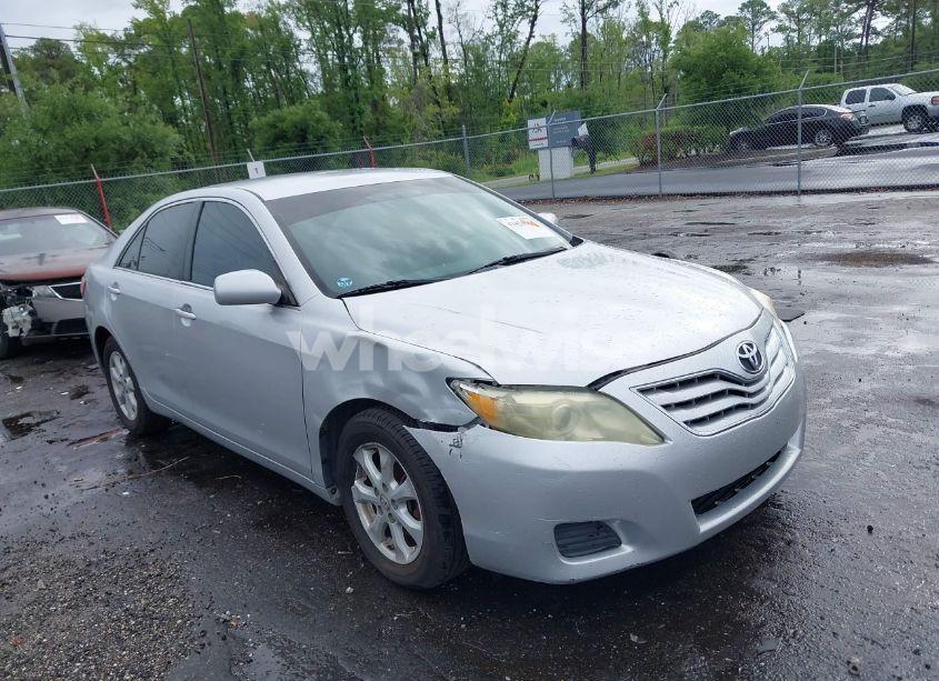 2011 Toyota Camry LE (VIN 4T1BF3EK8BU685892) main photo