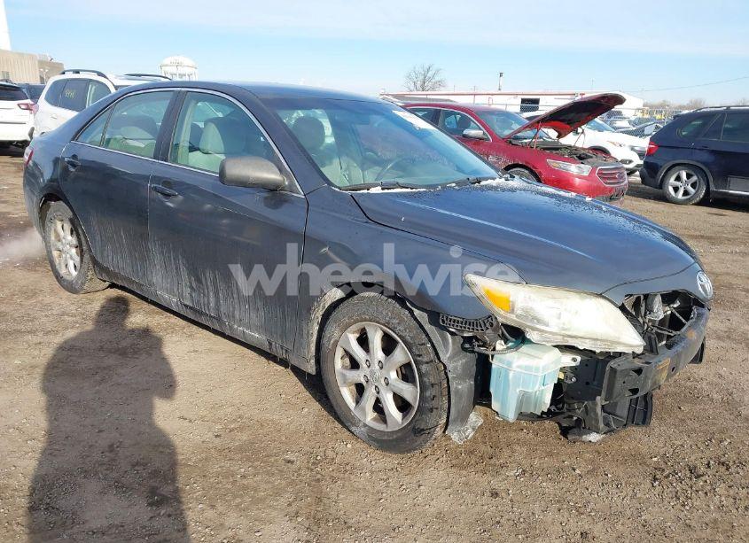 2011 Toyota Camry LE (VIN 4T1BF3EK8BU698075) main photo