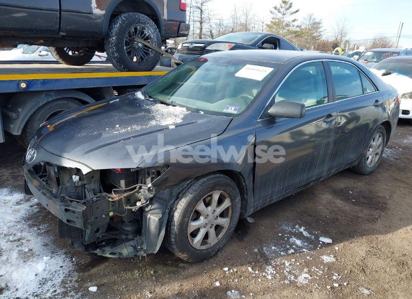 Photo 2 of 2011 Toyota Camry LE (VIN 4T1BF3EK8BU698075)