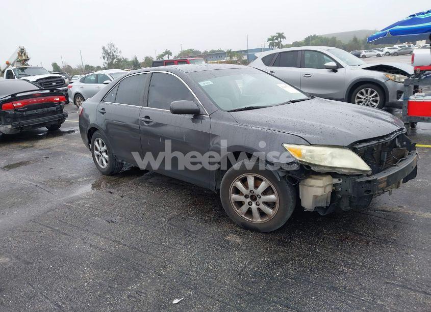 2011 Toyota Camry LE (VIN 4T1BF3EK8BU720799) main photo