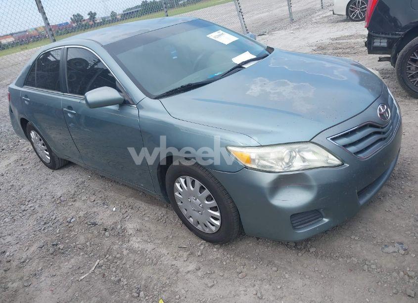 2011 Toyota Camry LE (VIN 4T1BF3EK8BU723900) main photo