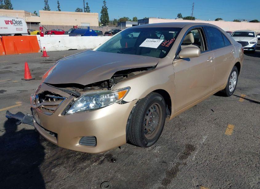 Photo 2 of 2011 Toyota Camry LE (VIN 4T1BF3EK8BU749722)