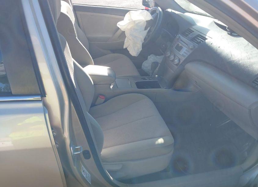 Photo 5 of 2011 Toyota Camry LE (VIN 4T1BF3EK8BU749722)