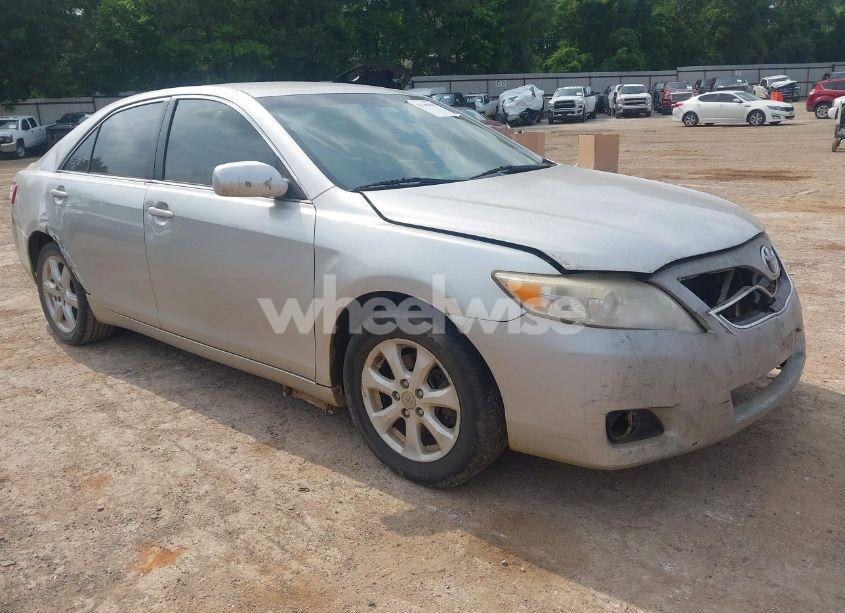 2011 Toyota Camry LE (VIN 4T1BF3EK8BU754094) main photo