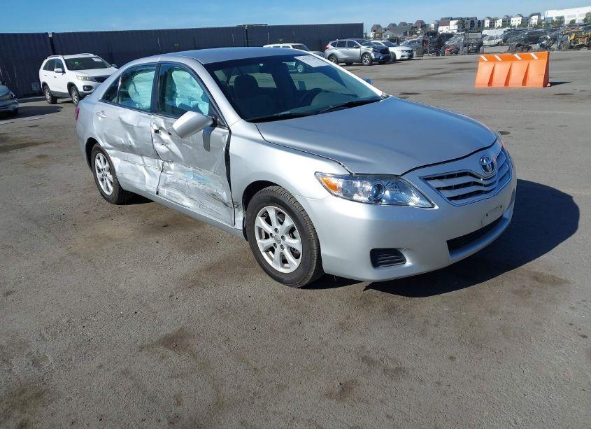 2011 Toyota Camry LE (VIN 4T1BF3EK8BU756878) main photo