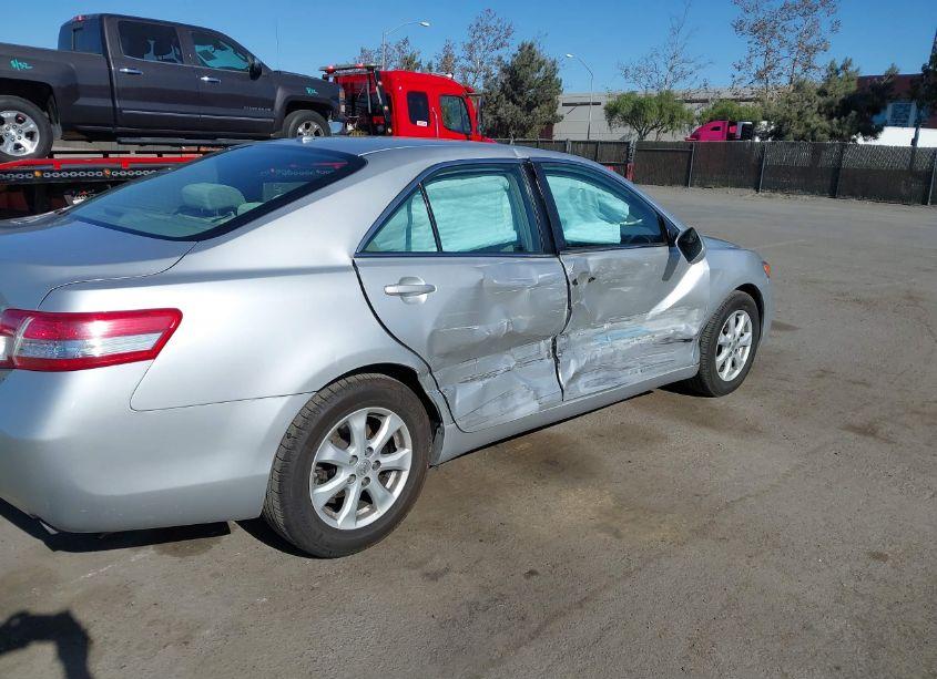 Photo 6 of 2011 Toyota Camry LE (VIN 4T1BF3EK8BU756878)