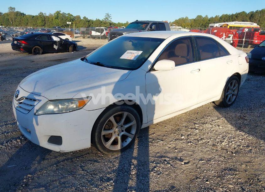 Photo 2 of 2011 Toyota Camry LE (VIN 4T1BF3EK8BU771199)