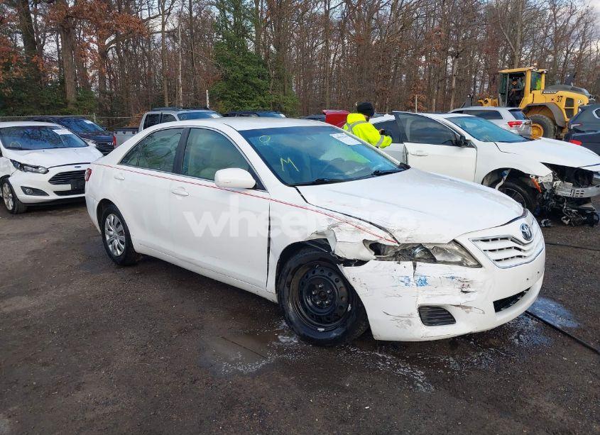 2011 Toyota Camry LE (VIN 4T1BF3EK8BU776273) main photo