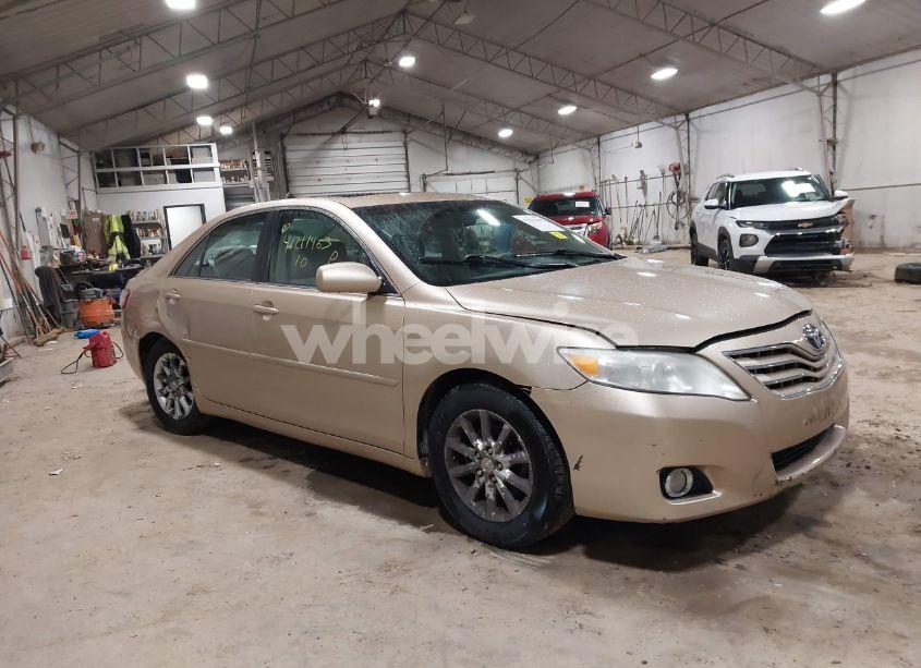 2010 Toyota Camry XLE (VIN 4T1BF3EK9AU015816) main photo