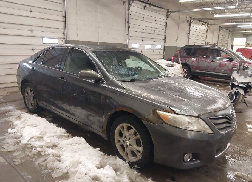 2010 Toyota Camry LE (VIN 4T1BF3EK9AU020532) main photo
