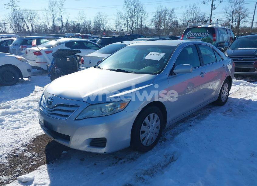 Photo 2 of 2010 Toyota Camry LE (VIN 4T1BF3EK9AU020935)