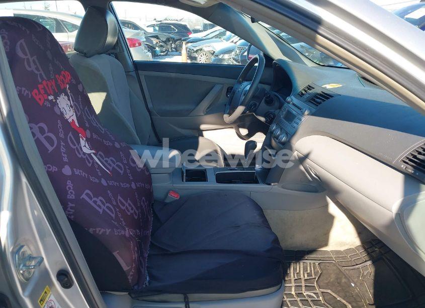 Photo 5 of 2010 Toyota Camry LE (VIN 4T1BF3EK9AU020935)