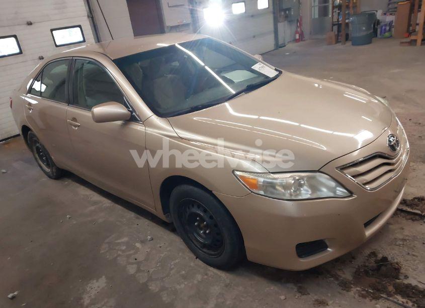 2010 Toyota Camry LE (VIN 4T1BF3EK9AU032132) main photo
