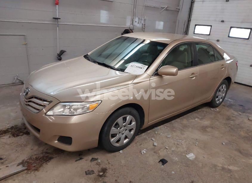 Photo 2 of 2010 Toyota Camry LE (VIN 4T1BF3EK9AU032132)