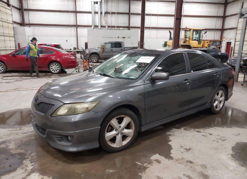 Photo 2 of 2010 Toyota Camry SE (VIN 4T1BF3EK9AU054289)