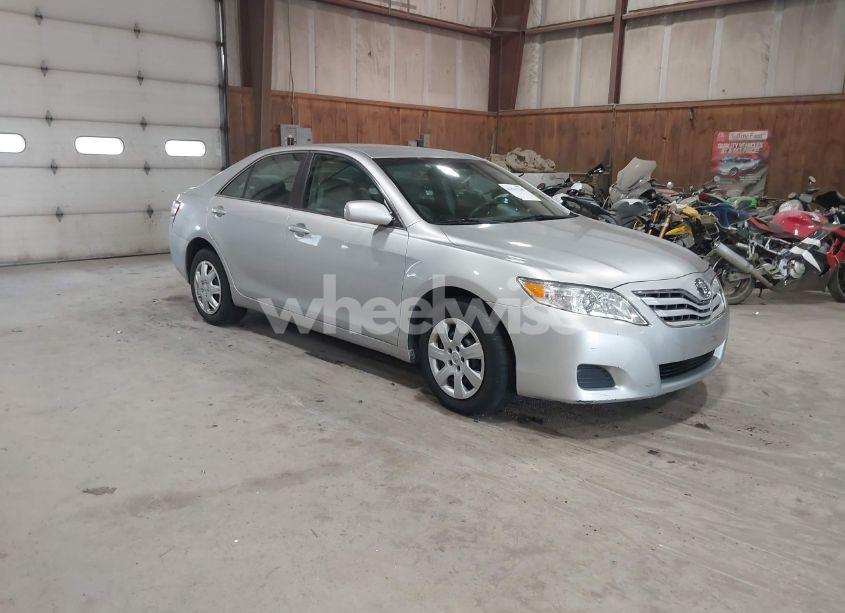 2010 Toyota Camry LE (VIN 4T1BF3EK9AU057547) main photo