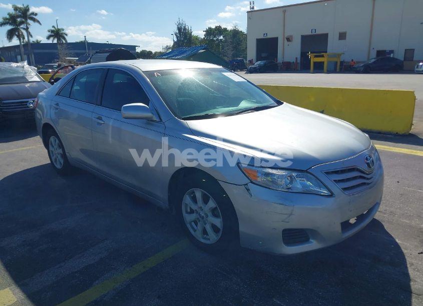 2010 Toyota Camry LE (VIN 4T1BF3EK9AU091178) main photo
