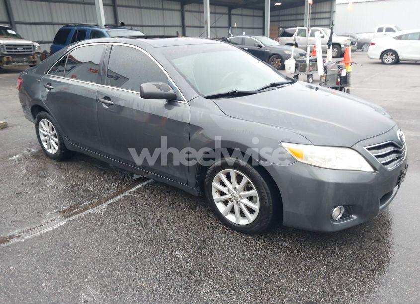 2010 Toyota Camry XLE (VIN 4T1BF3EK9AU110506) main photo