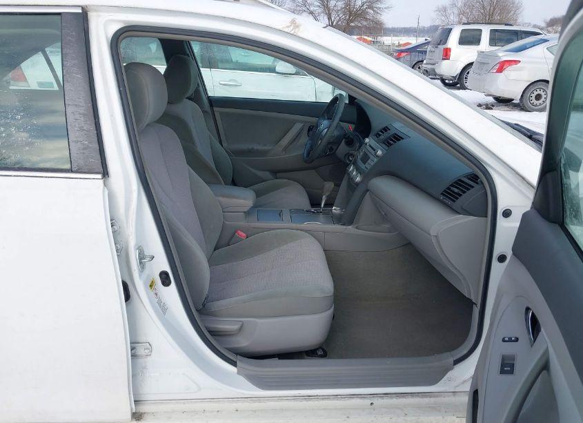 Photo 5 of 2010 Toyota Camry LE (VIN 4T1BF3EK9AU519783)