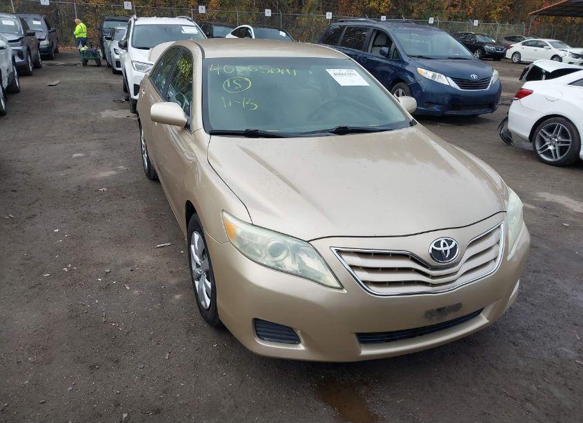 2010 Toyota Camry LE (VIN 4T1BF3EK9AU571611) main photo