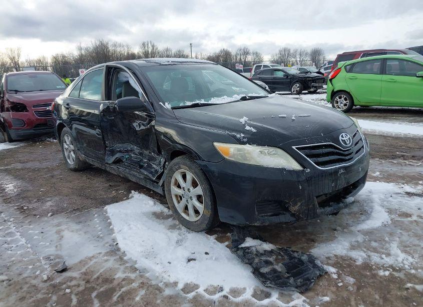2011 Toyota Camry LE (VIN 4T1BF3EK9BU122060) main photo