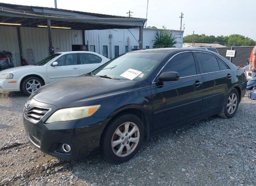 Photo 2 of 2011 Toyota Camry LE (VIN 4T1BF3EK9BU131213)