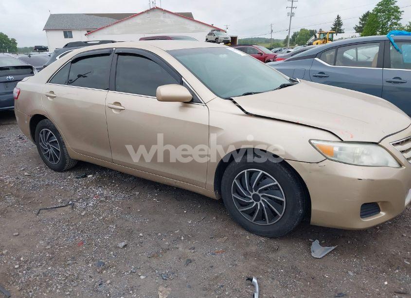 2011 Toyota Camry LE (VIN 4T1BF3EK9BU140509) main photo