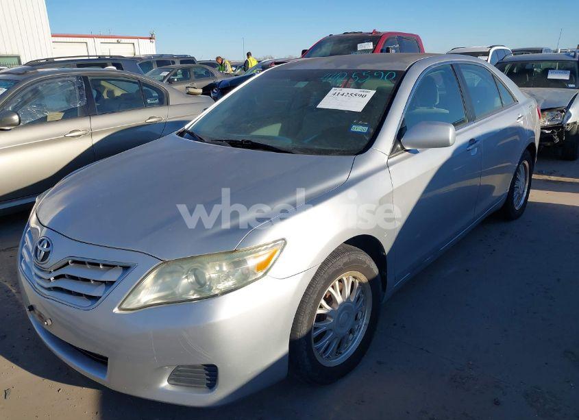 Photo 2 of 2011 Toyota Camry LE (VIN 4T1BF3EK9BU175888)