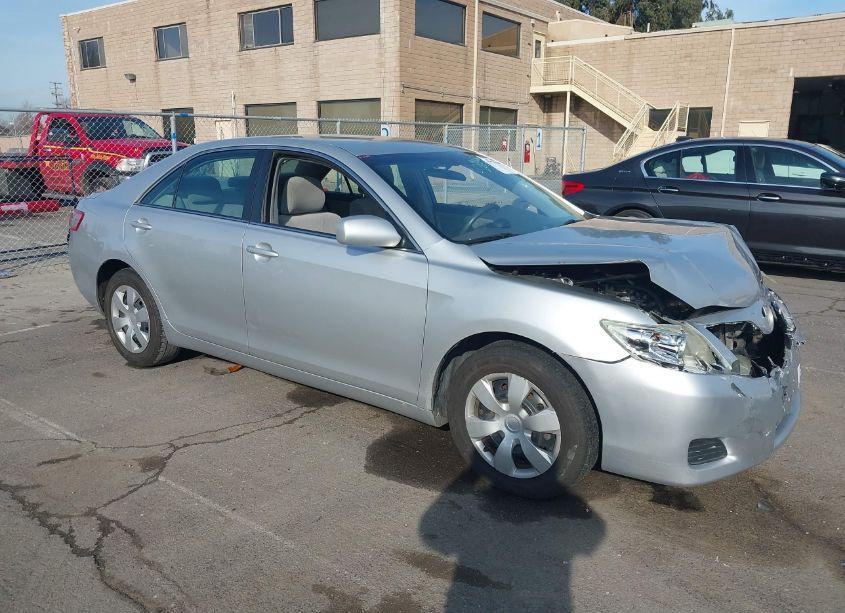2011 Toyota Camry LE (VIN 4T1BF3EK9BU182033) main photo