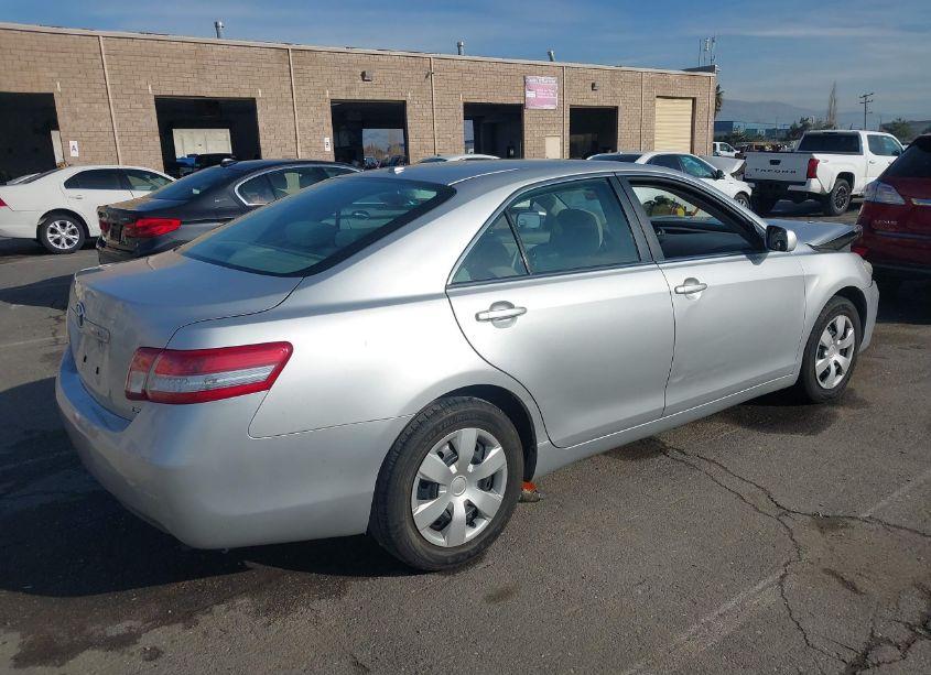 Photo 4 of 2011 Toyota Camry LE (VIN 4T1BF3EK9BU182033)