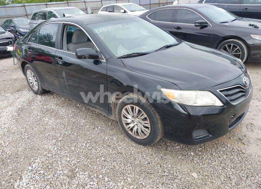 2011 Toyota Camry LE (VIN 4T1BF3EK9BU215807) main photo