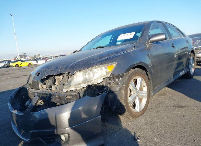 Photo 2 of 2011 Toyota Camry SE (VIN 4T1BF3EK9BU220103)