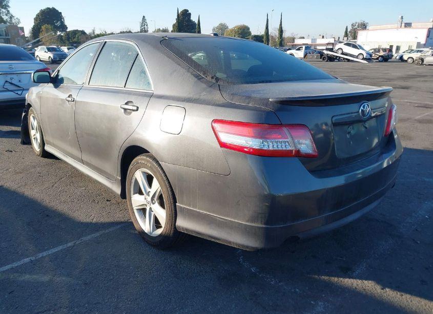 Photo 3 of 2011 Toyota Camry SE (VIN 4T1BF3EK9BU220103)