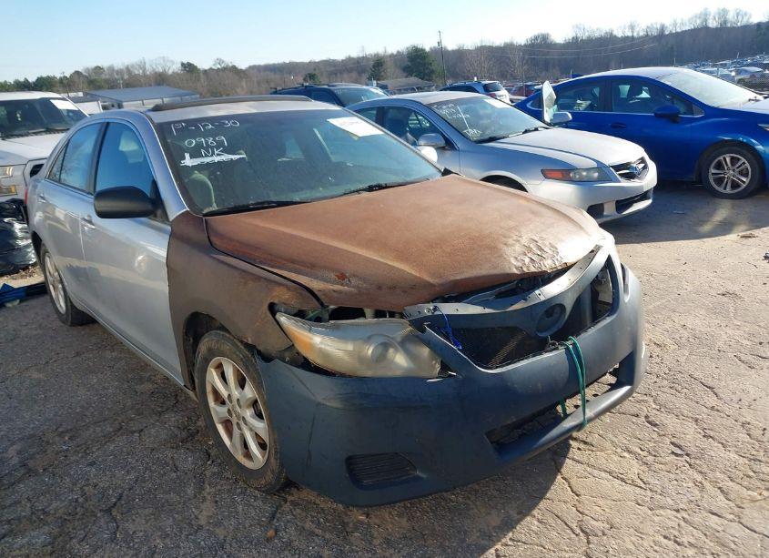 2011 Toyota Camry LE (VIN 4T1BF3EK9BU221672) main photo