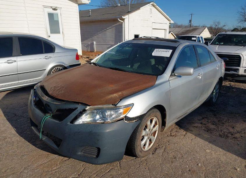 Photo 2 of 2011 Toyota Camry LE (VIN 4T1BF3EK9BU221672)
