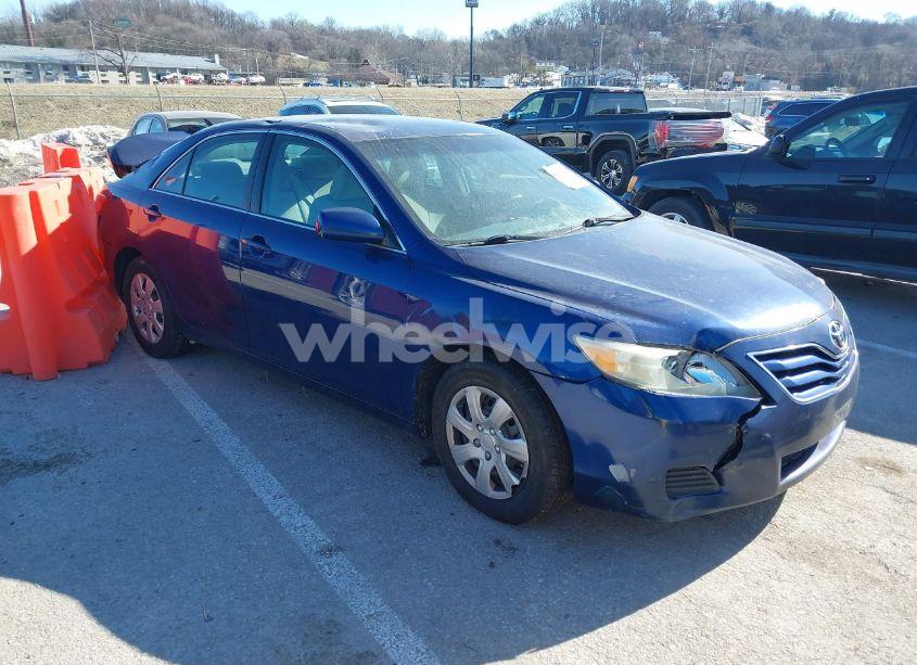 2011 Toyota Camry LE (VIN 4T1BF3EK9BU585879) main photo