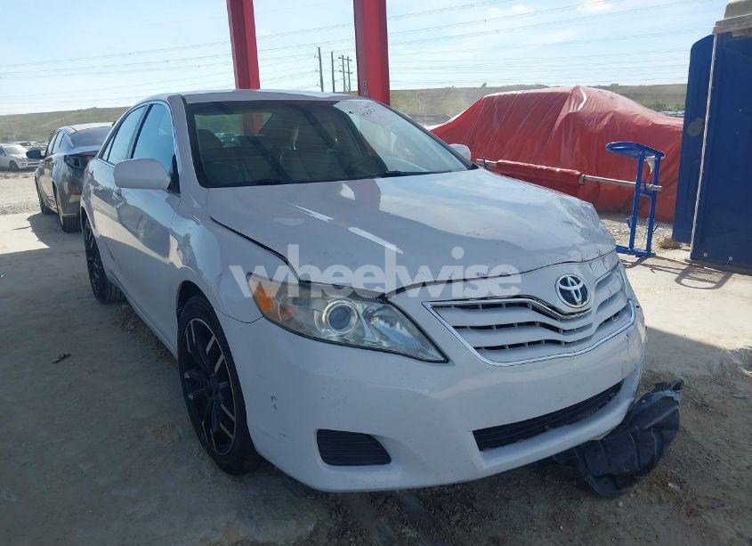 2011 Toyota Camry LE (VIN 4T1BF3EK9BU591505) main photo