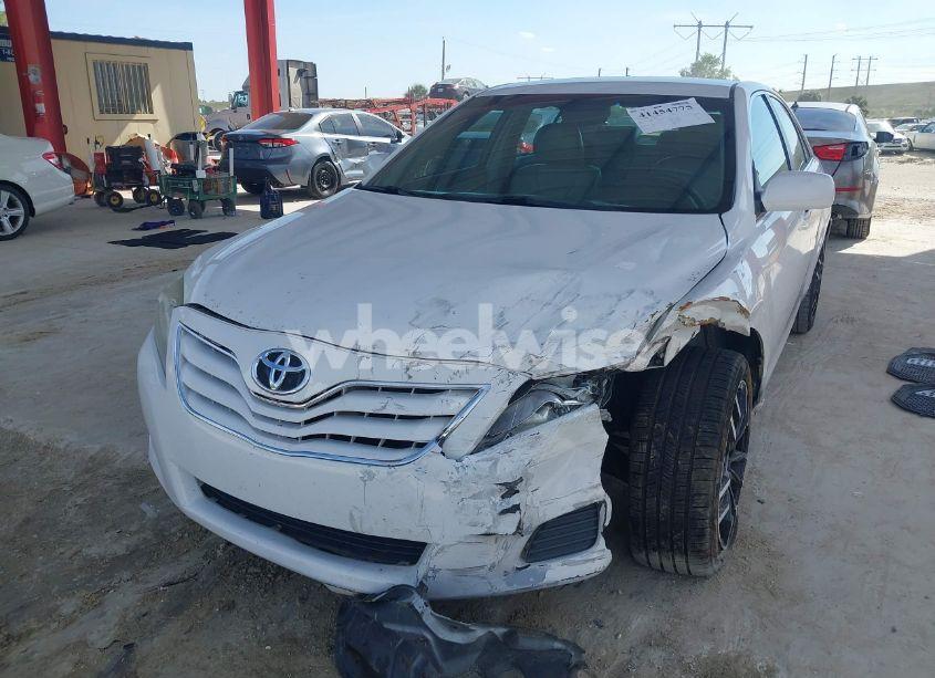 Photo 2 of 2011 Toyota Camry LE (VIN 4T1BF3EK9BU591505)