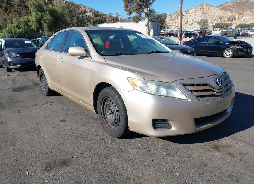 2011 Toyota Camry LE (VIN 4T1BF3EK9BU598776) main photo