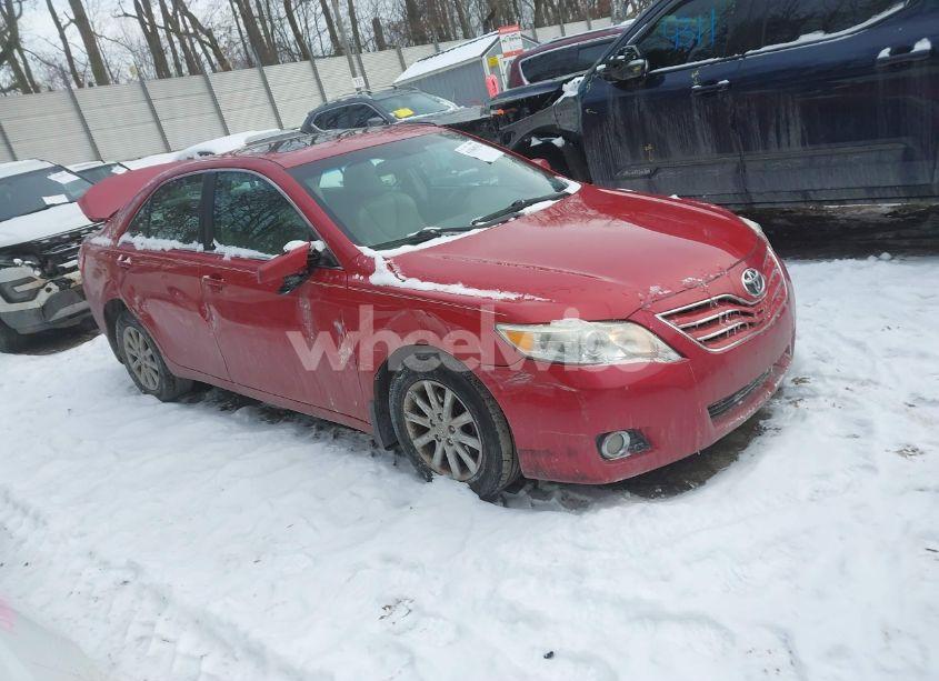 2011 Toyota Camry XLE (VIN 4T1BF3EK9BU618539) main photo