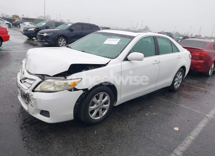 Photo 2 of 2011 Toyota Camry LE (VIN 4T1BF3EK9BU627743)