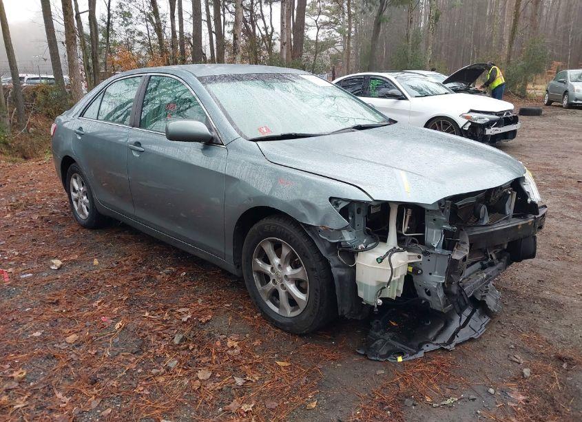 2011 Toyota Camry LE (VIN 4T1BF3EK9BU645630) main photo