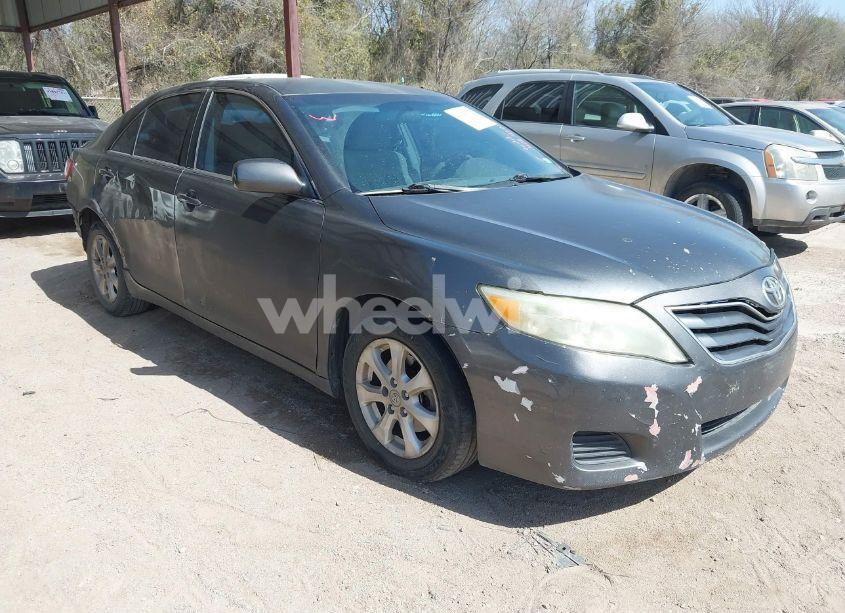 2011 Toyota Camry LE (VIN 4T1BF3EK9BU646289) main photo